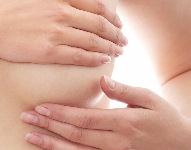 Hands holding abdomen close up
